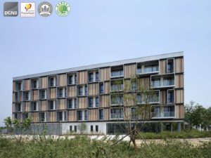 Five-storey apartment building with terracotta rod façade and large windows