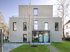 Facade of the regenerative multi-family house in Berlin-Grünau